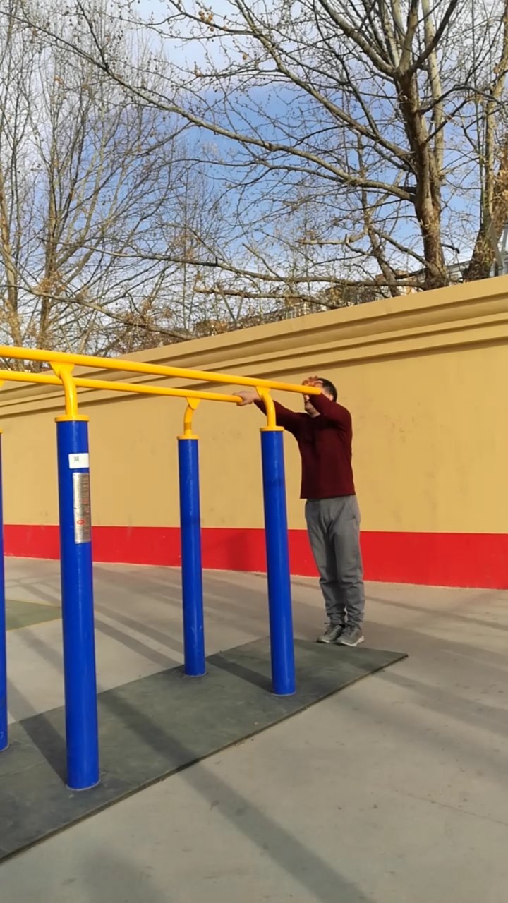 通州体育场#郭兄弟双杠练习