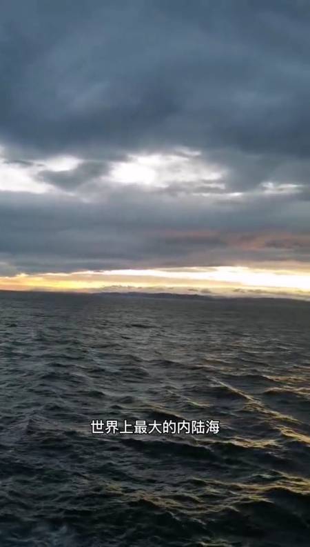 黑海,世界最大内陆海,水色深暗,多风暴,地球上唯一的双层海!