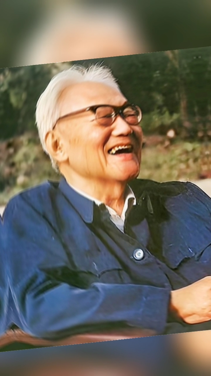 你长眠我常念.巴金把妻子的骨灰盒放在自己的床头陪伴33年.