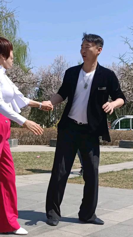 滨芳兄妹组合#唐山小滨吉特巴-度小视