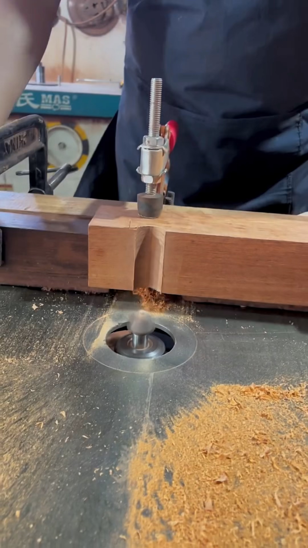 新启专项#红木家具马蹄腿造型制作,利用机械打磨处理,让木工更加繁沣