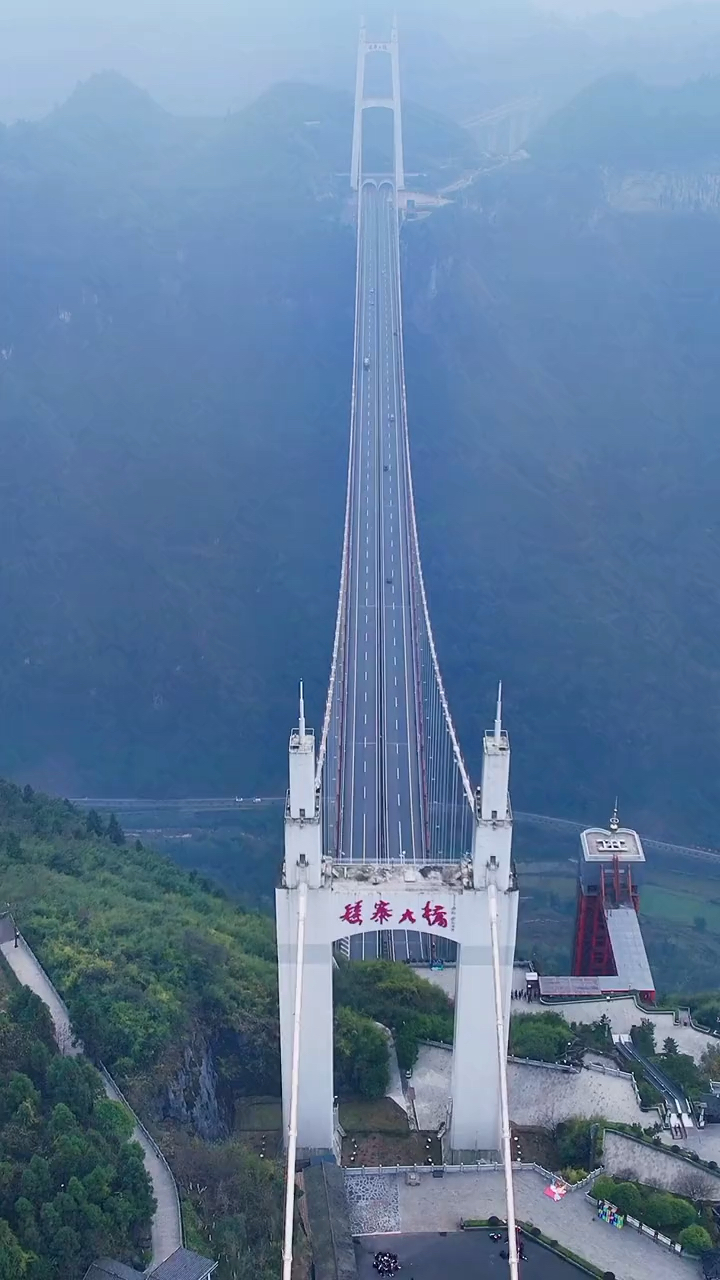创造了四项世界第一的矮寨大桥,太震撼了.