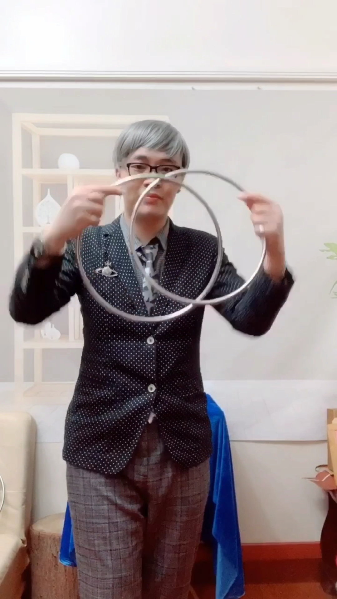 魔术教学#铁环穿越魔术教学-度小视