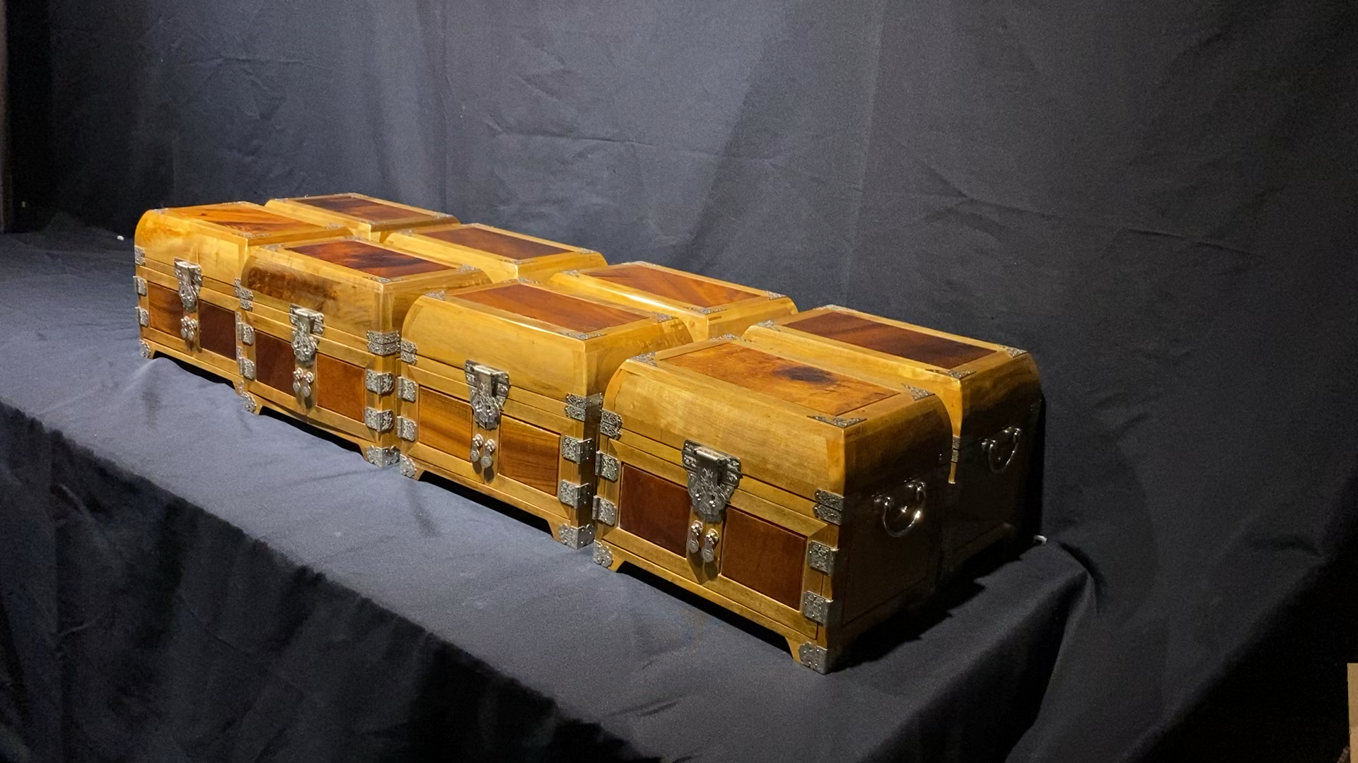 新出厂金丝楠木官皮箱,送礼自用都是很不错的.