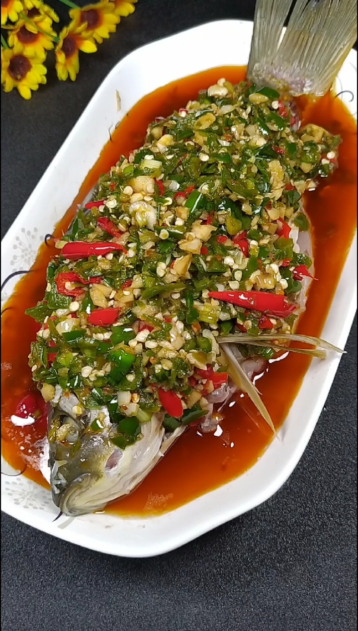 爱美食爱生活凉拌鲫鱼巴适得很