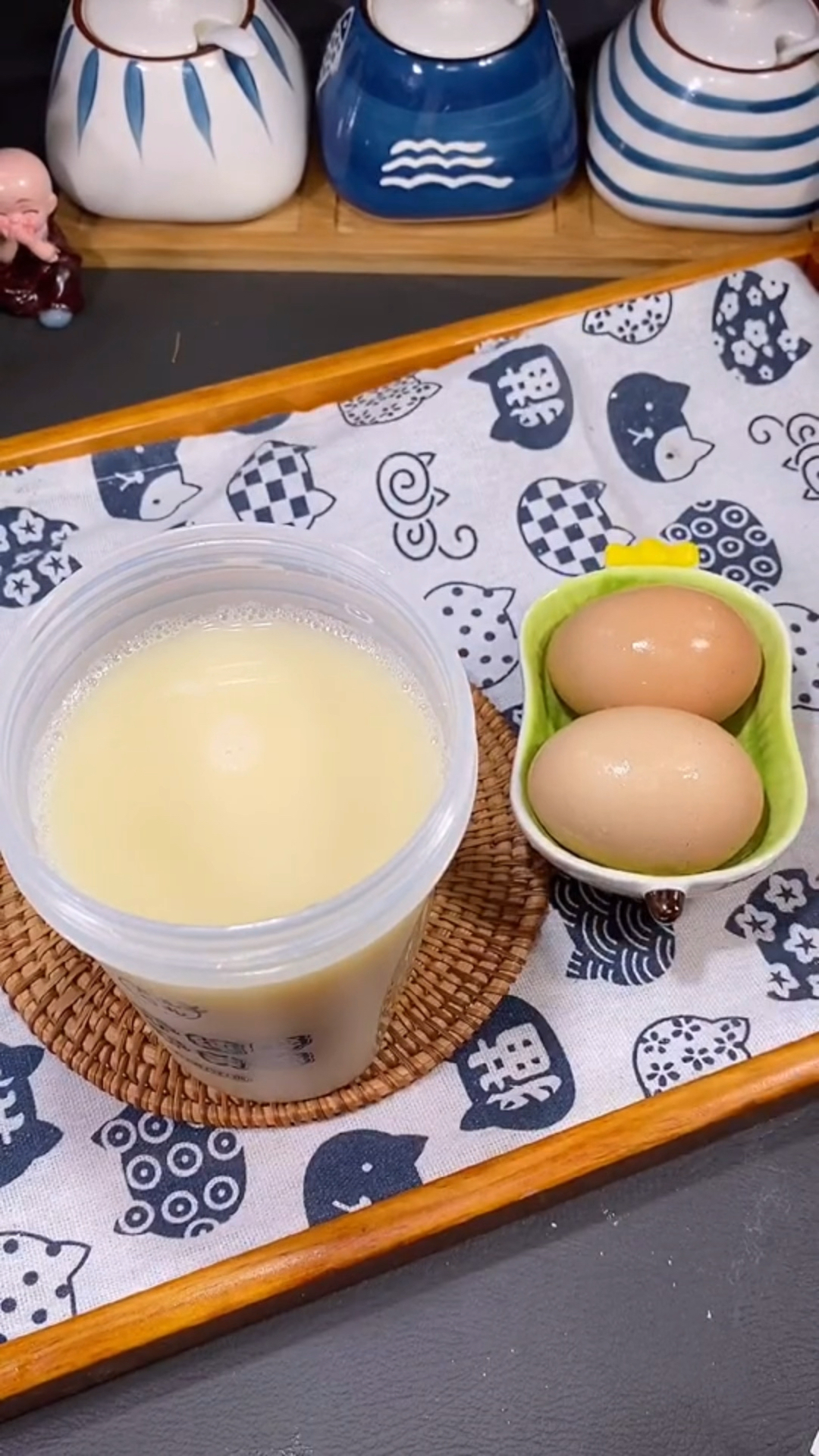 再不减肥就晚了晚餐一杯无糖豆浆一个水煮蛋再来一块全麦面包