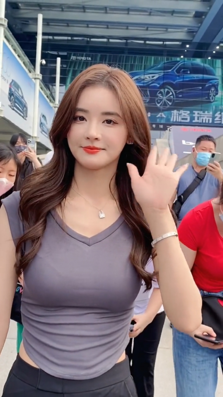 小月月真丰满微胖的女人最美丽.