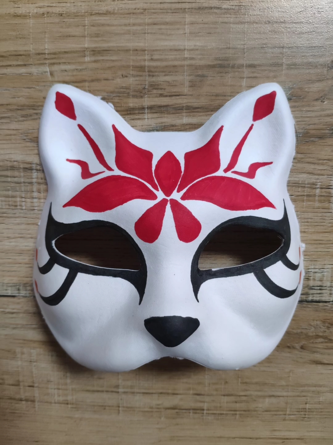 全民最牛手艺人#手绘最对称的图案面具.