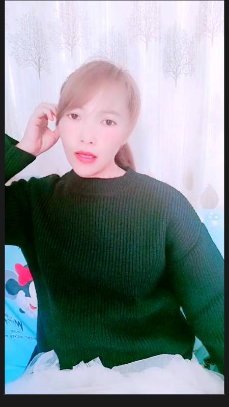 农村姑娘手势舞小琴#"摸着破碎的心窝,我的哥哥你不来看我,你说花开