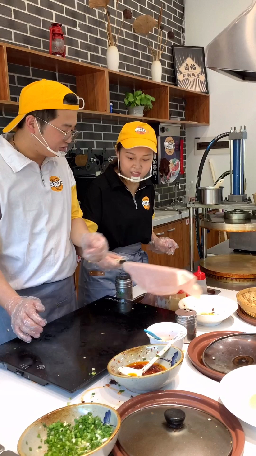 小县城做什么生意能养家糊口呢(小县城做什么生意能养家糊口呢图片)