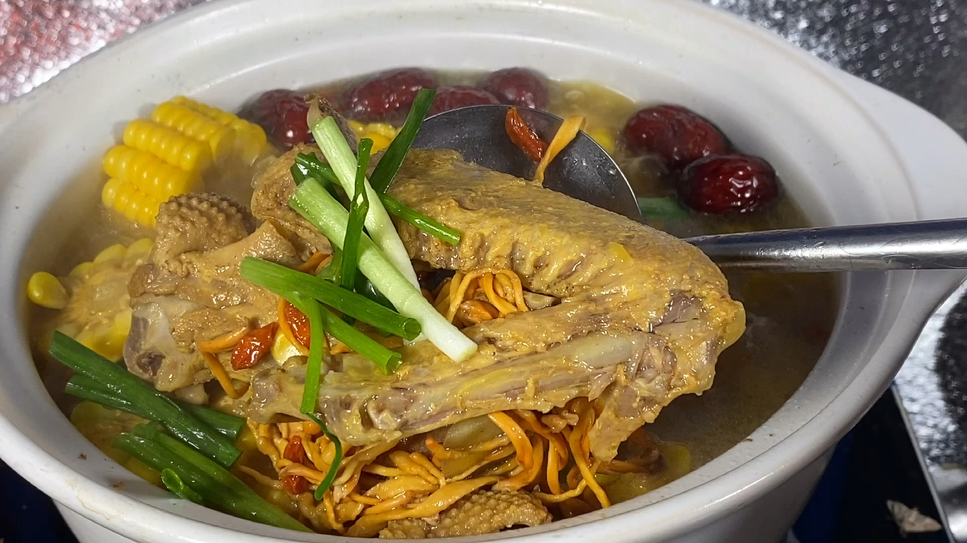 虫草花是一个很有名气的药材.美容养颜.增加免疫力