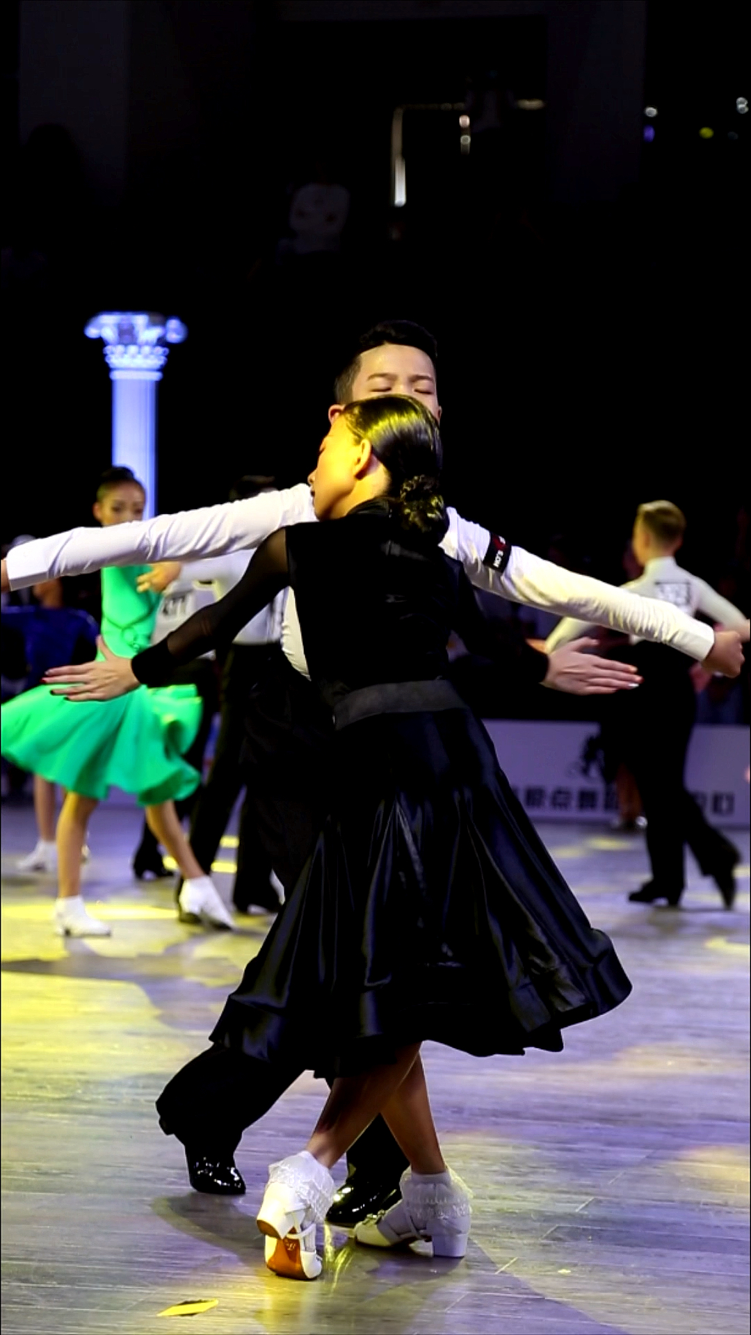 拉丁舞两小无猜的墨茉组合眨眼间就长大了越努力越幸运期待你们继续