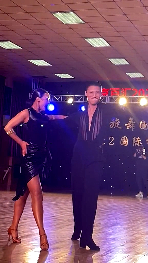 拉丁舞马笛贾贾点燃全场这夫妻搭档太有默契了吧大饱眼福