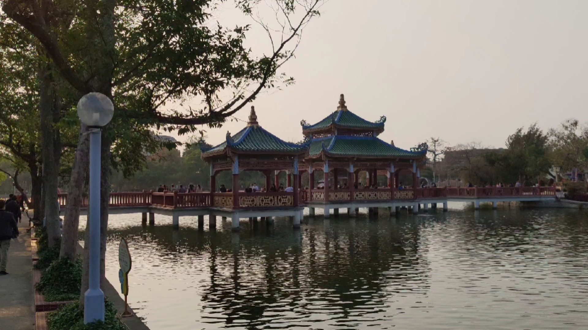 美麗新中國#汕頭市中山公園九曲橋牌樓,假山,九曲橋被稱為中山公園的 