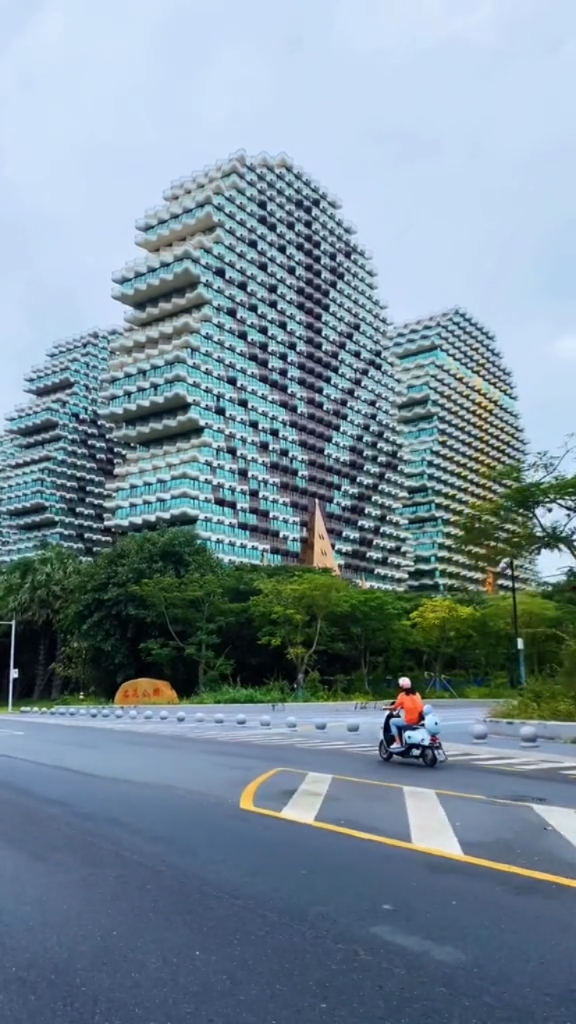 三亚地标建筑九棵树酒店!