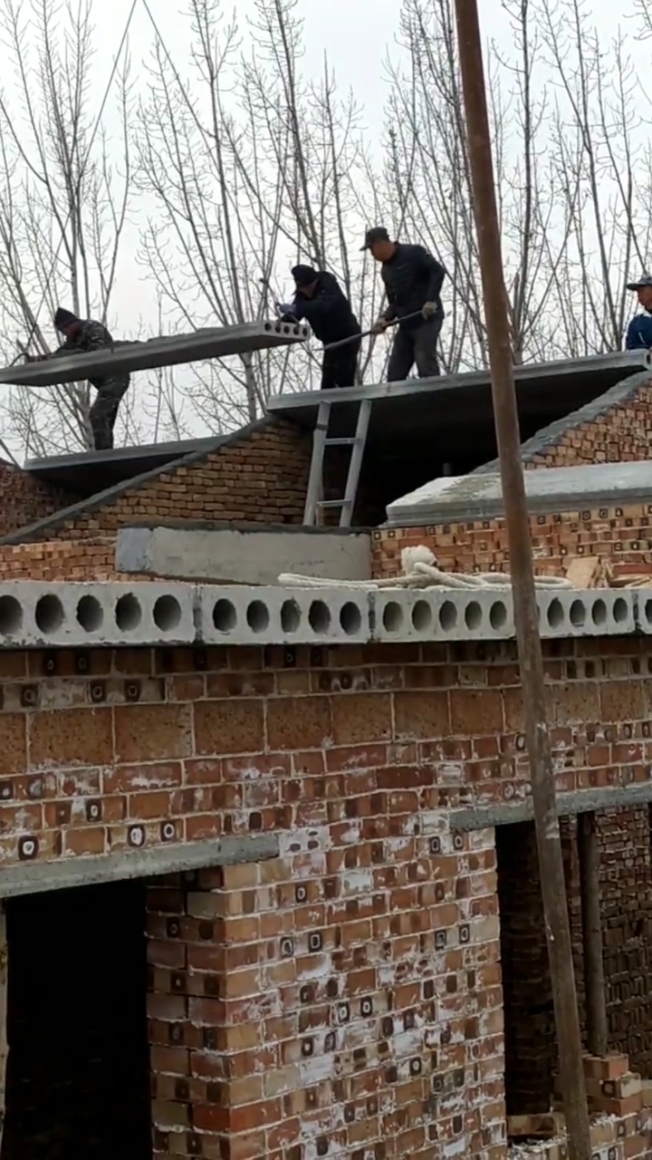 房东内行啊四米三的楼板起脊挂瓦