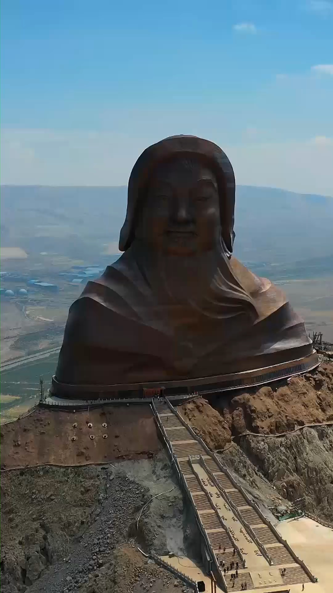 成吉思汗最大的雕像图片