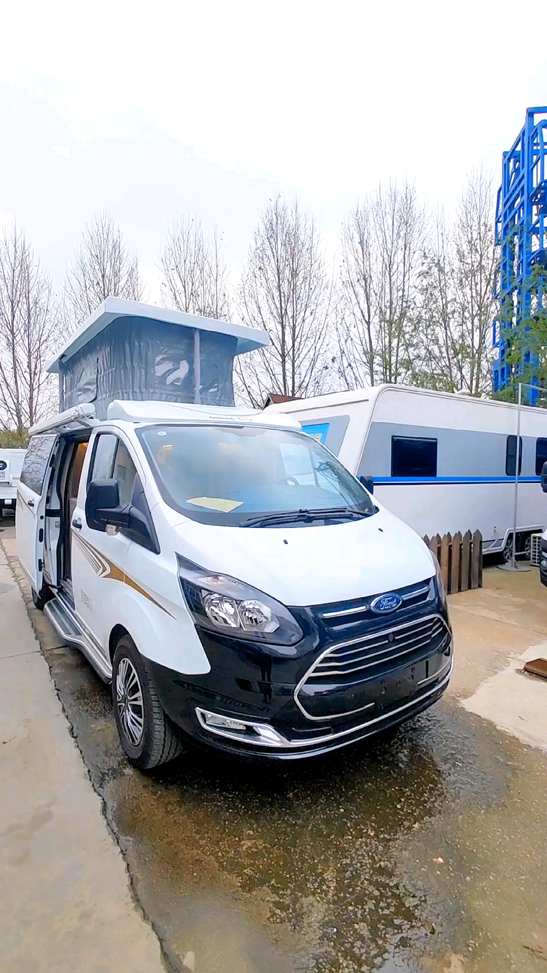 国内最小房车迎来三项升级,适合夫妻两人去旅行,平时城里也能开