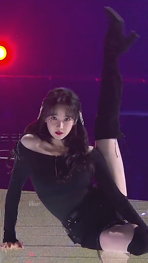 美腿女神#陈小纭身材颜值双双在线,舞蹈骑马射箭游泳样样精通,这小