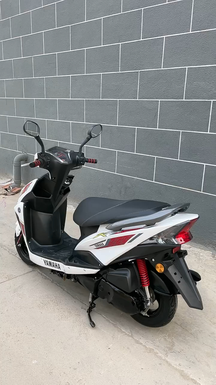 雅马哈尚领!喜欢机车的朋友们可以联系一下