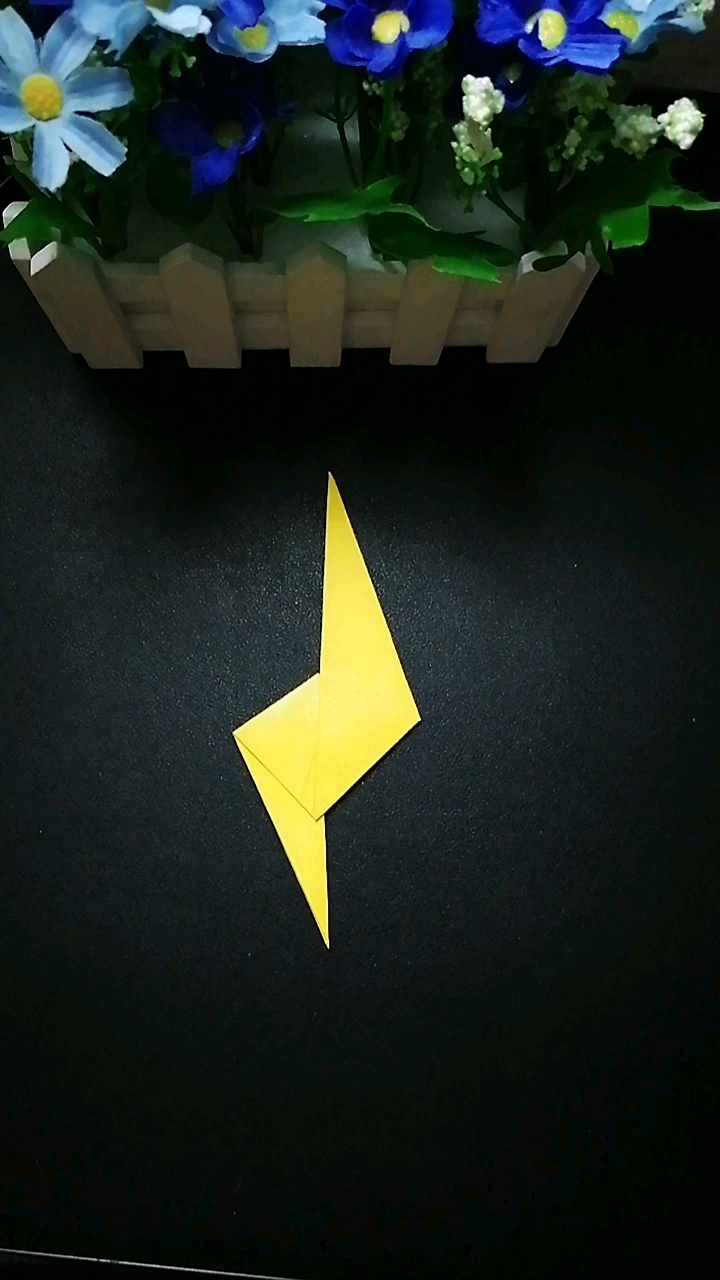 手工折纸教程闪电镖的折纸教程