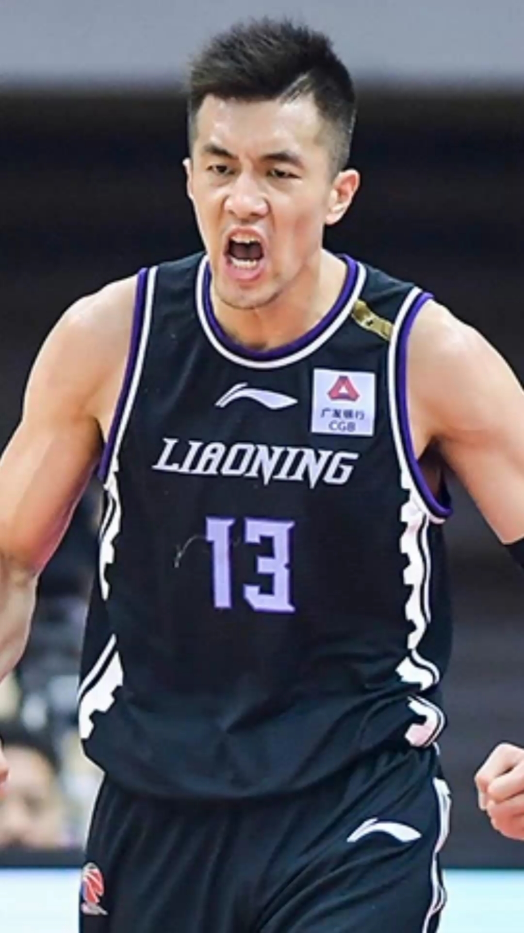 郭艾伦无视朱彦西的防守,手起刀落命中后撤步三分球!