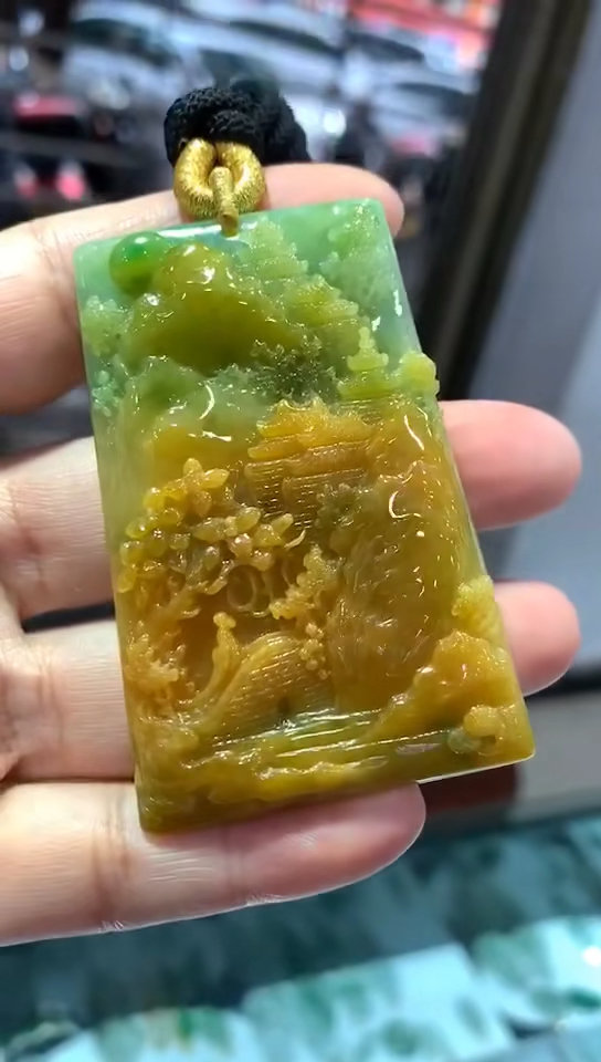 黄加绿翡翠#大马坎场口特色巧雕山水牌,雕工精美
