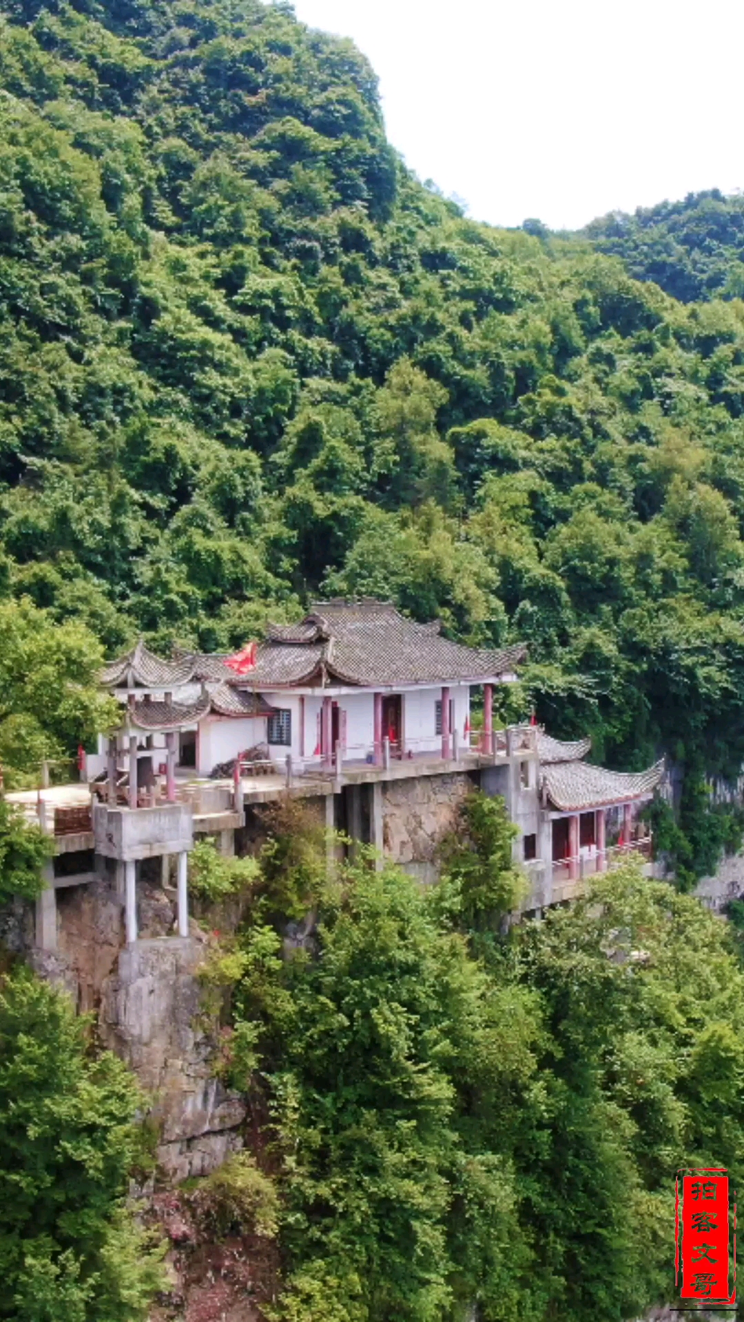 旅游进行时#陕西宁强九台观,有小武当山之称,九峰山巅,气势雄伟,远近