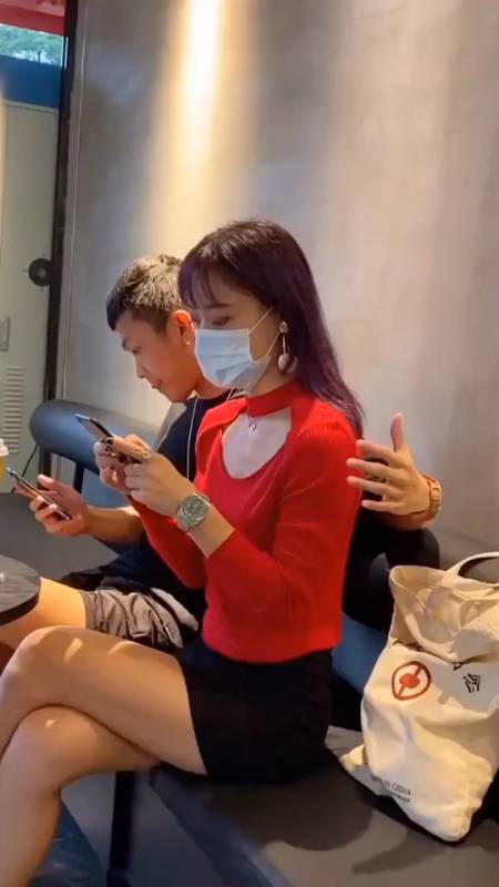 兄弟新交的女朋友,半个小时了,都不敢上手-全民小视频