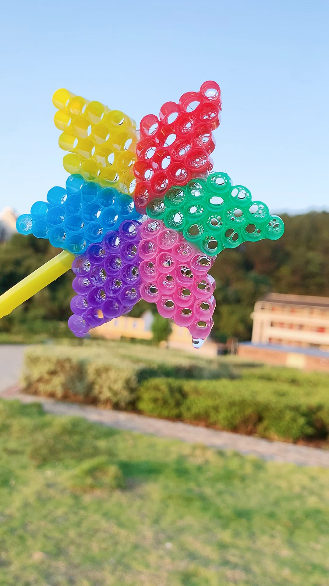 手工制作用完的吸管别丢哦趁周末陪小神兽们做一个简单又好玩的吹泡泡