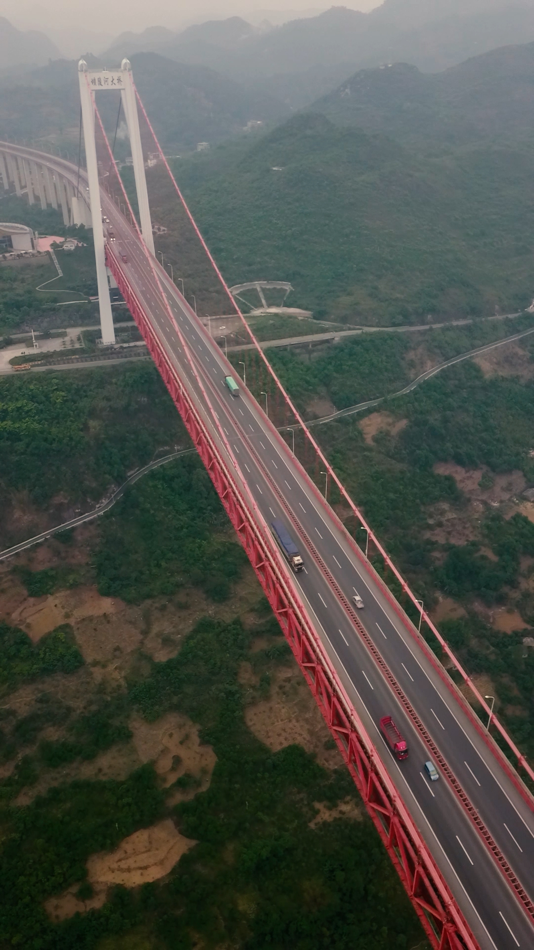 坝陵河大桥,高370米,在桥上行驶,是什么感觉呢?