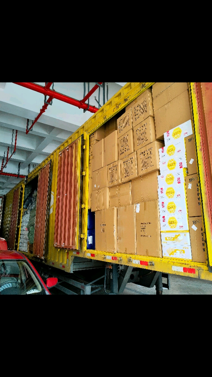 义乌公路港装柜,现在货车真的少,生意不好做,老铁们!加油加油!-度小视