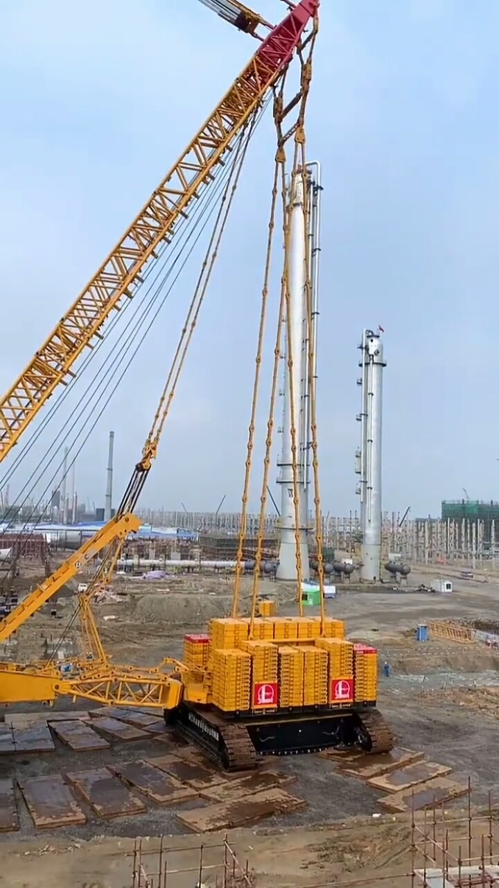 工地实拍#徐工4000吨履带吊作业中