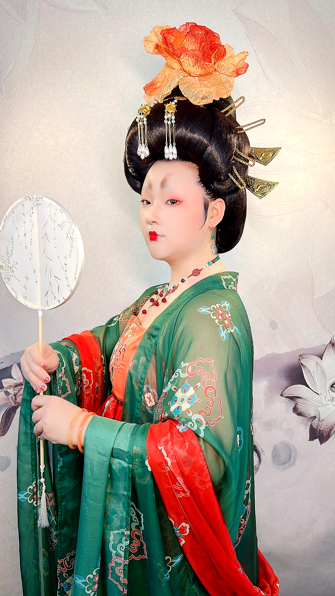 化妆造型#云想衣裳花想容,春风俯瞰露华浓#古装造型#簪花仕女图#化妆