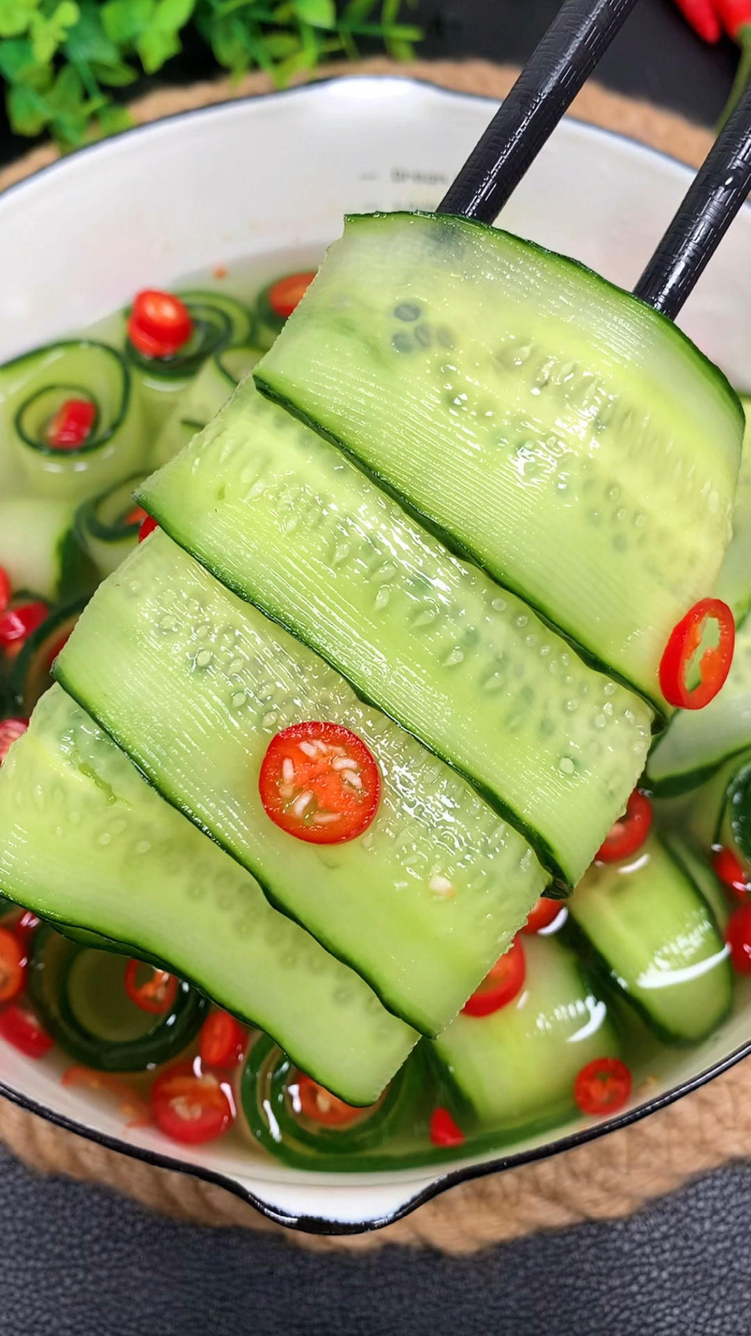 美食#火爆全网的雪碧泡黄瓜,真的好吃