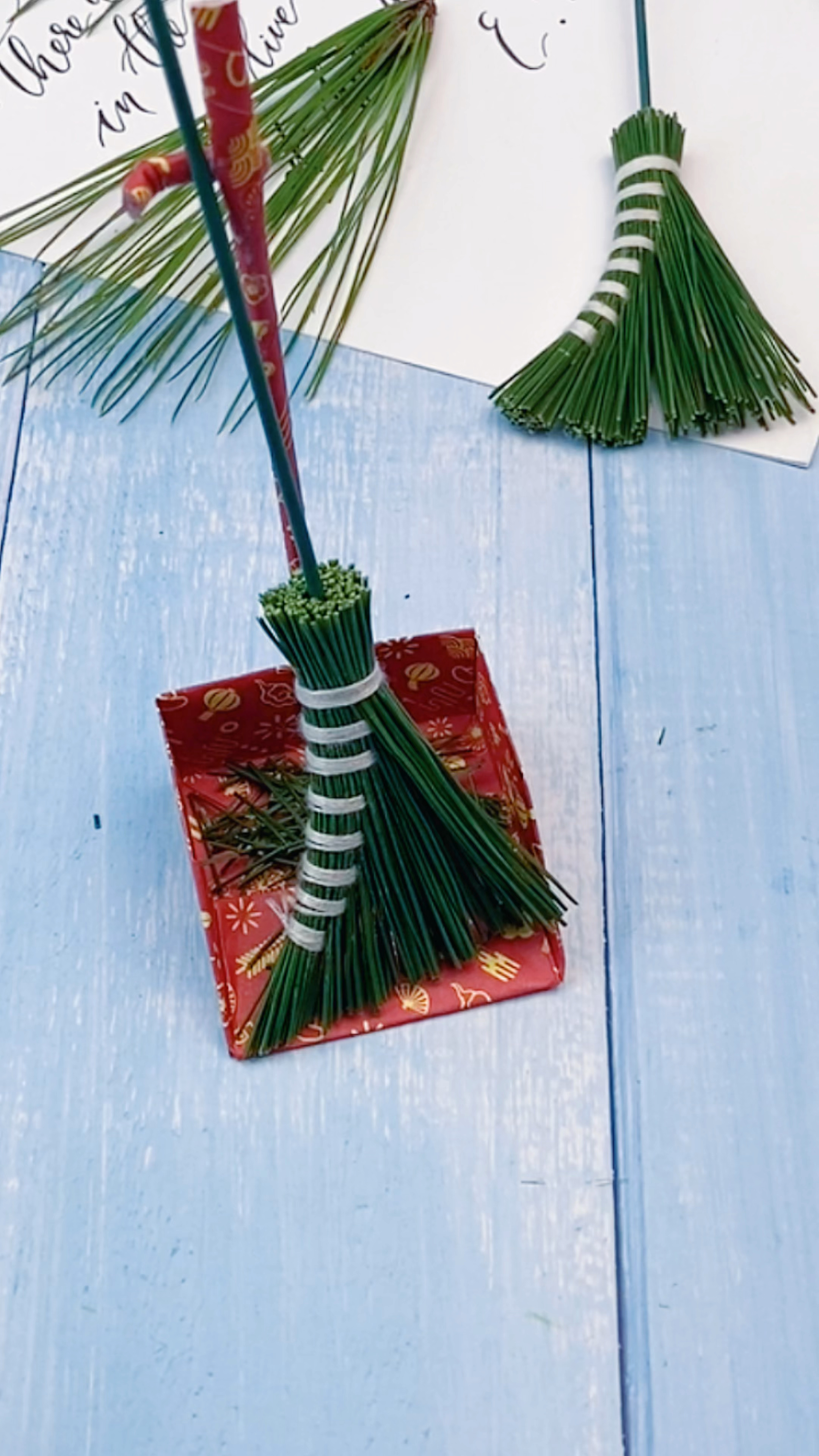 手工制作#用松针做简单可爱又实用的桌面-度小视