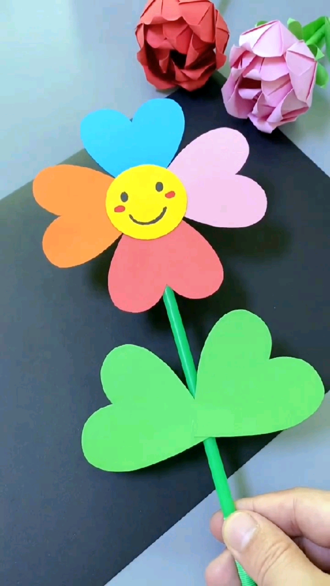 手工制作五一劳动节快到了用爱心做一朵小花送给小朋友们