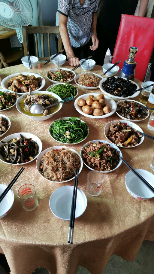 端午节回老家,小叔子做了一桌农家菜.