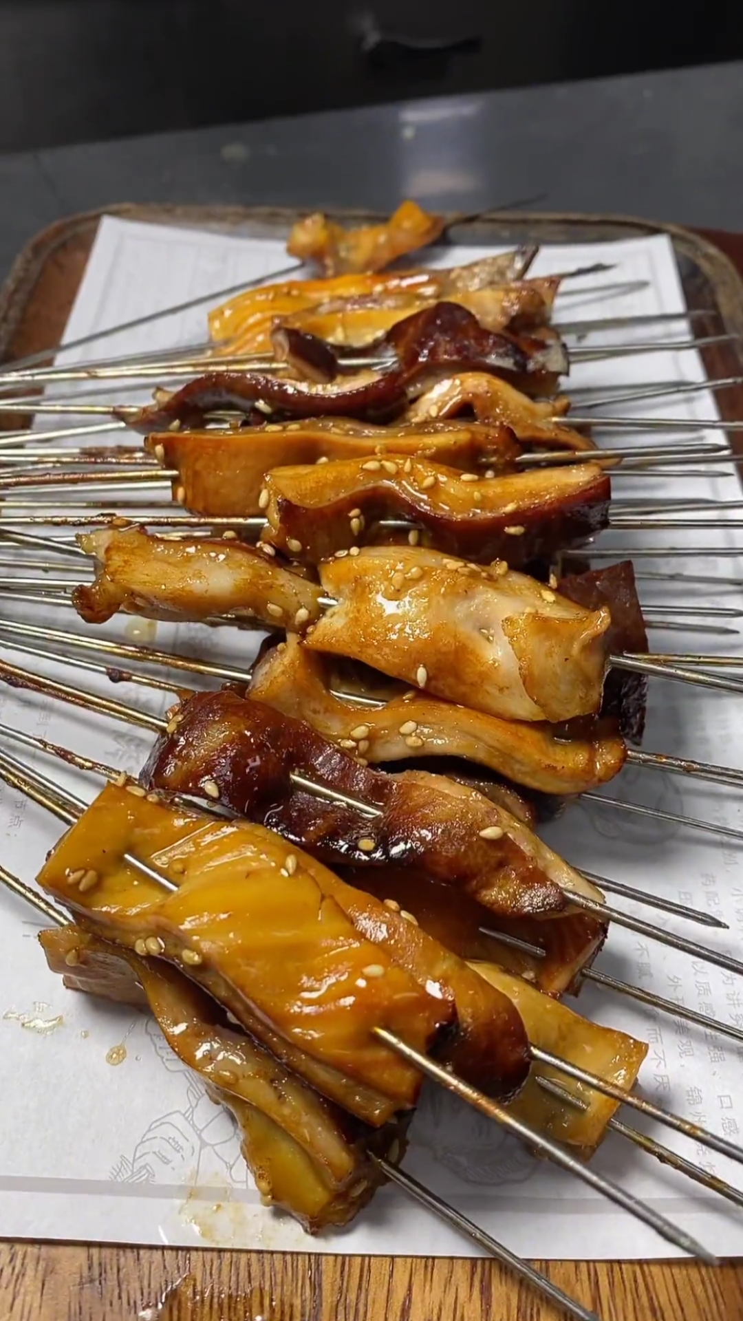 隔壁大哥做的烤肚片,馋来了一大帮人