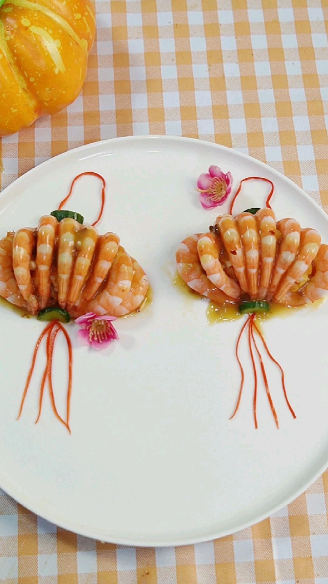 富贵灯笼虾:寓意来年日子过得红红火火,幸福平安-度小视