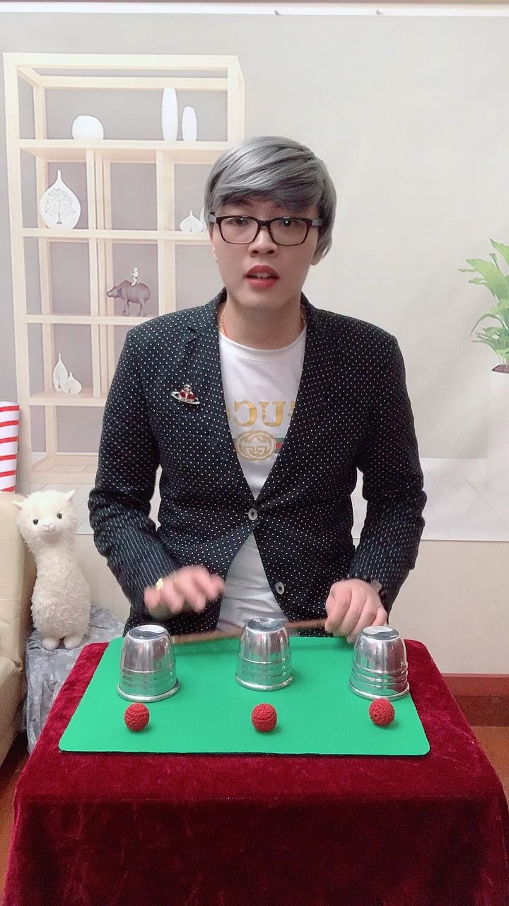 魔术教学经典杯球魔术三仙归洞教学看完记得双击哦