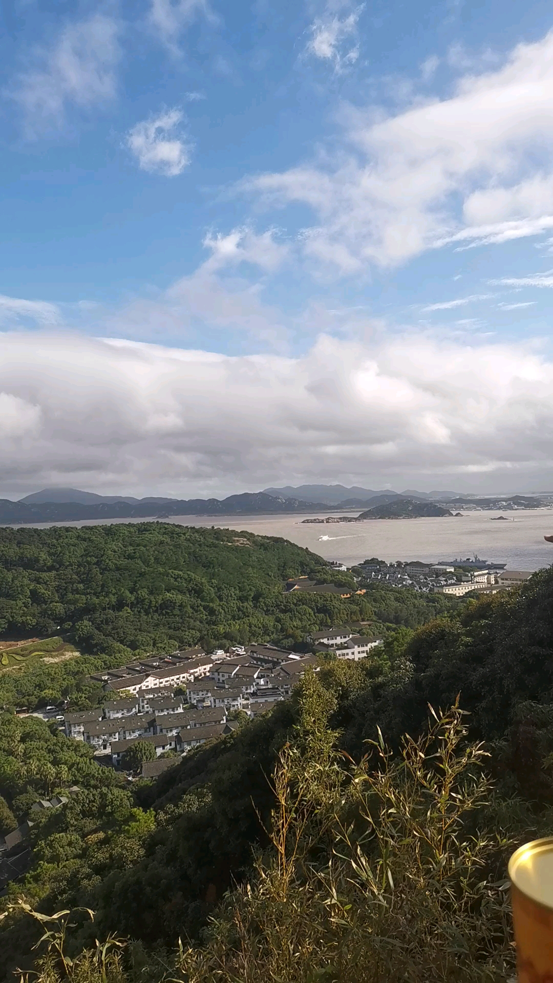 普陀山远望珞珈山!