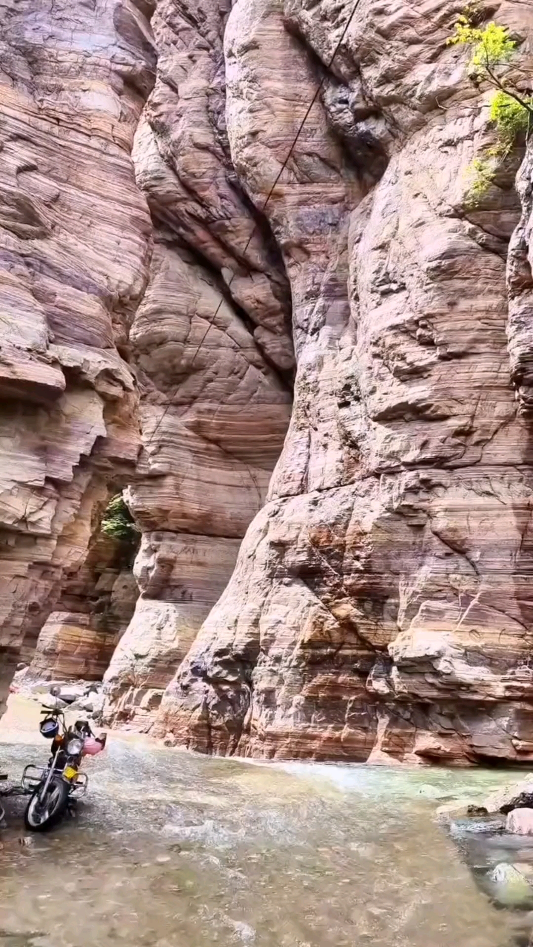 新乡:黄水沟一线天