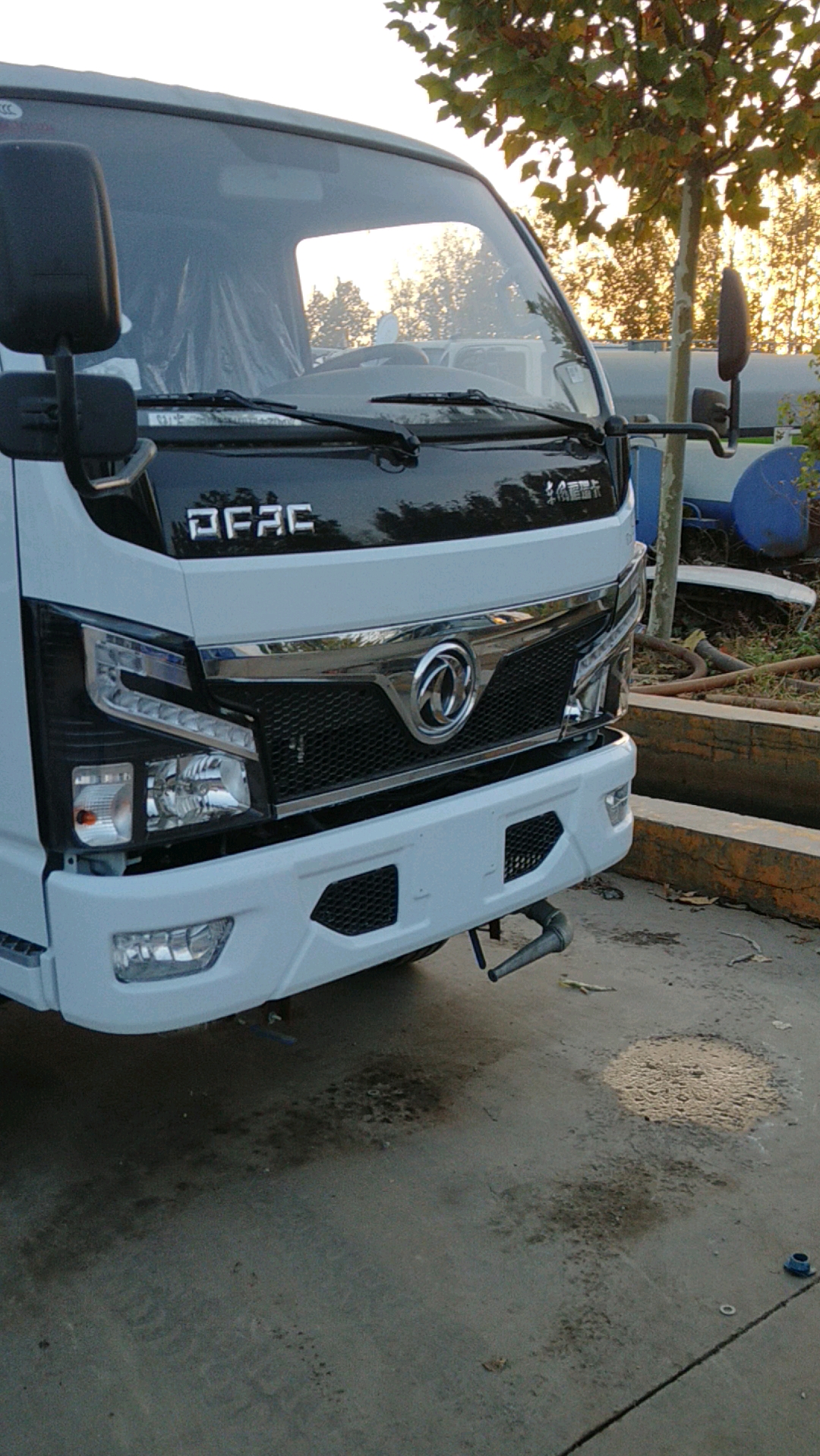 东风福瑞卡f6抑尘车试车完毕