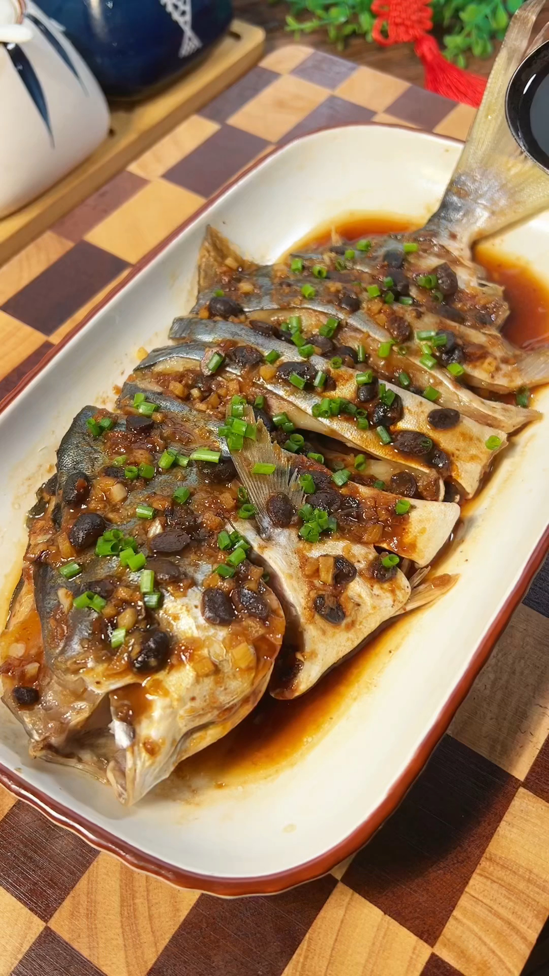 年夜饭必备的豆豉蒸金鲳鱼肉质滑嫩又入味