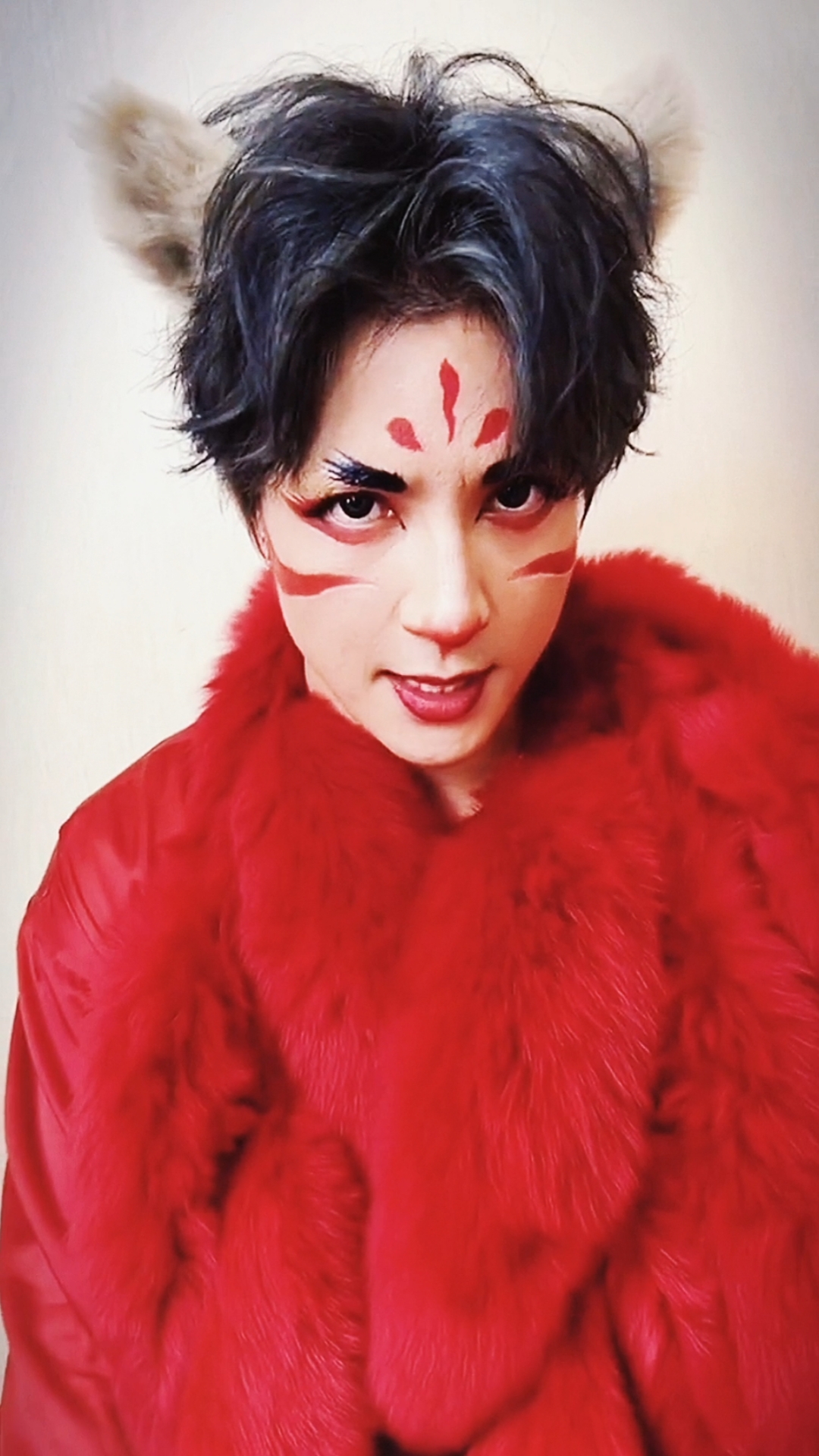 明星薛之谦化狐狸妆也不容易