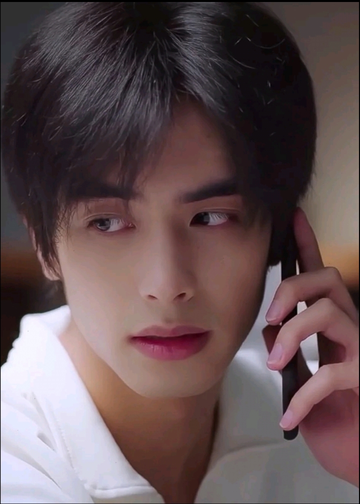 宋威龙#眼神好干净,五官好俊朗,一身白衬衫的宋威龙仿佛就是白马王子