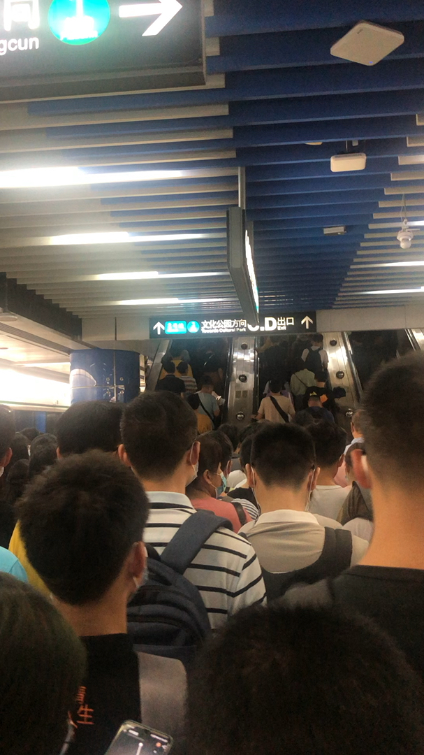 音为有你#广州赶工,地铁这样排队!