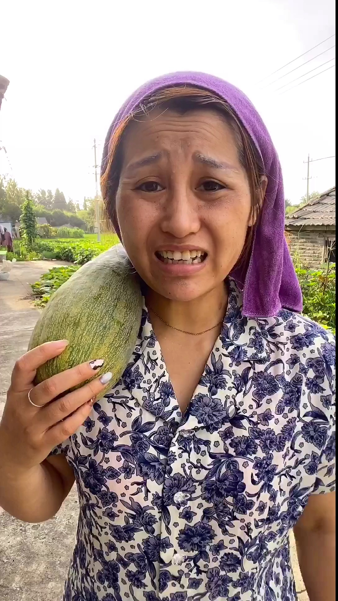 农村大妈收拾打扮,陪老公一起韩国游.