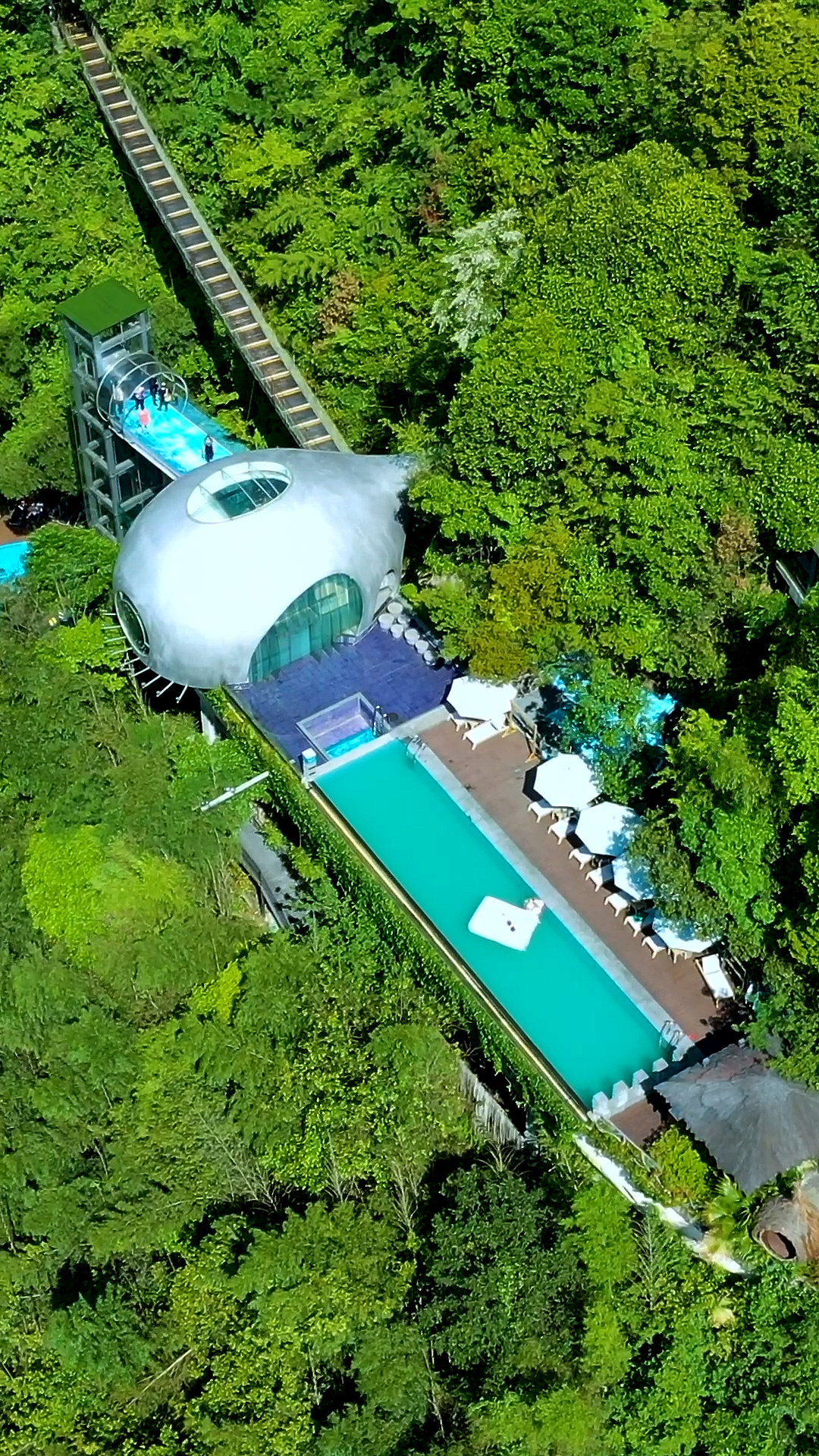 湖南建在深山中的诺亚方舟太空舱酒店,6888一晚却有人抢着体验,外形